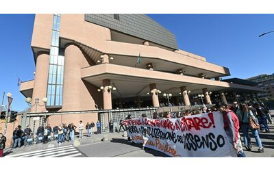 Askatasuna, 18 condanne per i militanti del centro sociale. Ma cade l’accusa di associazione per delinquere