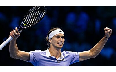 Atp Finals, è Zverev l’anti-Sinner: batte in due set Alcaraz e lo elimina