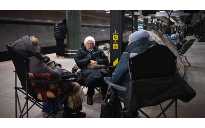 Attacchi su Kiev e Kharkiv mentre proseguono i colloqui di Abu Dhabi tra ucraini e russi. Che pretendono il Donbass