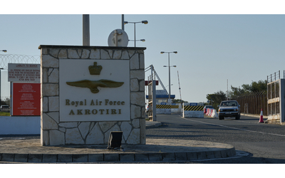 Attacco all Iran drone Shahed colpisce base aerea britannica a Cipro Von der Leyen Ue a fianco degli Stati membri