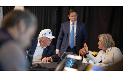 Attacco all Iran la situation room a Mar a Lago di l gli ospiti con i cocktail nella sala operativa l ok ai raid su Teheran