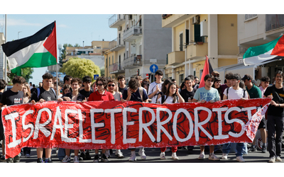 Attacco alla Flotilla, gli studenti: “Ci mobiliteremo nelle scuole e nelle università”. A Roma occupato il primo liceo