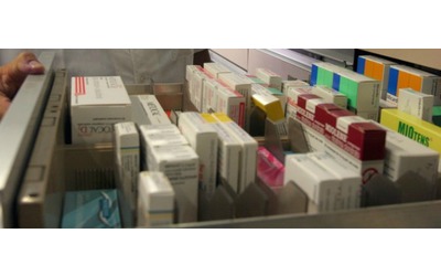 “Attenzione, alcuni farmaci con il caldo possono diventare pericolosi”:  l’allarme dell’Aifa e le regole per conservarli in estate senza rischi per la salute