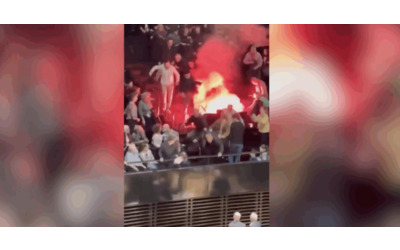 Attivisti interrompono il concerto della Filarmonica di Israele a Parigi scontri con il pubblico Quattro arresti