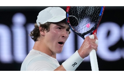Australian Open 2025, il “Piccolo Sinner” Fonseca elimina Rublev. Se la vedrà con Sonego al secondo turno
