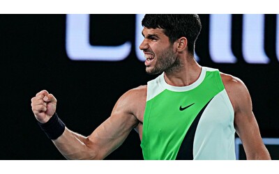 Australian Open ad Alcaraz basta il minimo sforzo per battere De Minaur ora la sfida a Zverev in semifinale