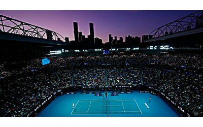 Australian Open, Djokovic dal parrucchiere e Hewitt barista: storie incredibili e curiosità dello Slam più felice del mondo