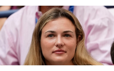 Australian Open, mistero Anna Kalinskaya: si ritira prima di giocare. La fidanzata di Sinner spiega: “Sono stata colpita da un virus”