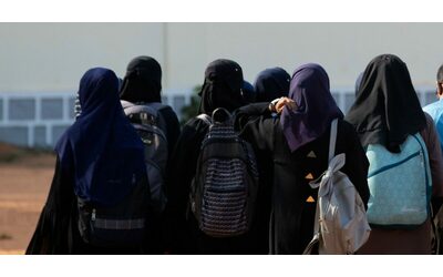 Austria il parlamento approva il divieto per le ragazze sotto i 14 anni di indossare l hijab a scuola