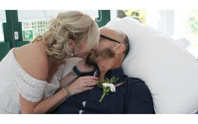 Avremmo dovuto farlo anni fa lui malato di tumore e le sue condizioni peggiorano improvvisamente Karl e Sarah si sposano nel giro di 48 ore in hospice