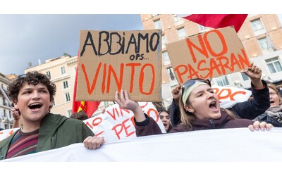 Basta politica del ma anche Per conquistare i giovani la sinistra deve scegliere da che parte stare