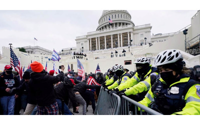 Bbc decapitata dopo le polemiche per un documentario su Trump Tagli al suo discorso prima dell assalto a Capitol Hill