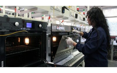 Beko fa marcia indietro su Comunanza: non chiuderà. I sindacati: “Garanzie per tutte le fabbriche”