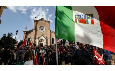 Bella Ciao vietata a scuola: decine di lettere di solidarietà alla preside e ai professori: “E’ un canto che in tutto il mondo parla di libertà”