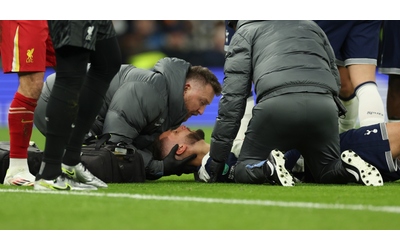Bentancur sviene in campo, paura in Tottenham-Liverpool: necessaria la maschera dell’ossigeno. Le sue condizioni