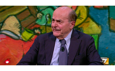 Bersani a La7: “Per Meloni è sbagliato dire ‘piano di riarmo’? Allora chiamiamolo Ugo. Suo tifo per Trump è quasi sindrome di Stoccolma”