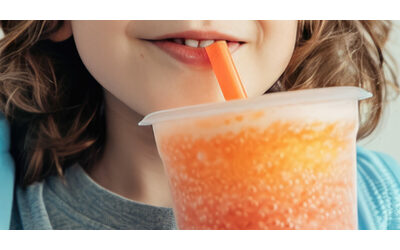 Bevono slushy drinks e finiscono d’urgenza in ospedale: tanti casi di bambini sotto i 4 anni con intossicazione da glicerolo. L’allarme degli esperti