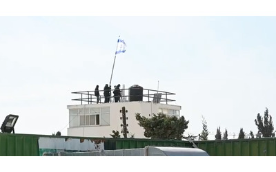 Blitz della polizia israeliana nella sede dell Unrwa a Gerusalemme est sostituita la bandiera dell Onu