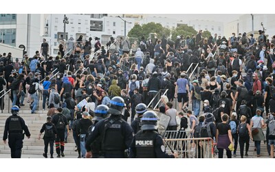 “Blocchiamo tutto”, iniziate nella notte le manifestazioni di protesta in Francia: oltre 200 i fermi