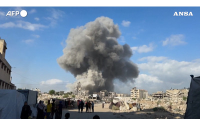 Bombardamenti incessanti su Gaza City, esplosioni e nuvole di fumo e polvere – Video