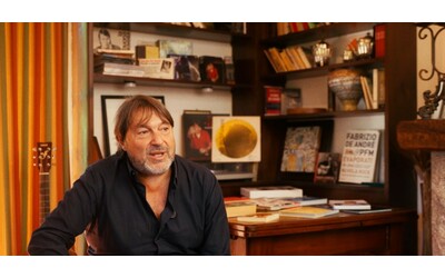 Bookolica, Sigfrido Ranucci a casa di Fabrizio De André: “In questo momento il mondo avrebbe bisogno dei suoi messaggi”