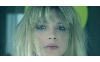 Boom per L amore non mi basta di Emma virale grazie a un trend di Tik Tok prima su Spotify L artista Le canzoni tornano mi sembra il miracolo di Natale