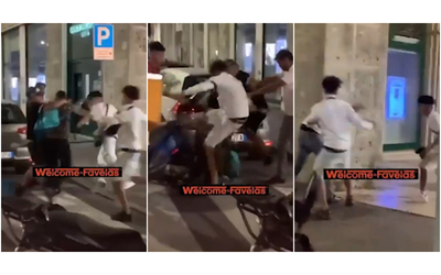 Brescia, rider picchiato da un gruppo di giovani in centro: il video dell’aggressione