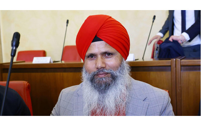 Brescia, si dimette Balwinder Singh: il consigliere comunale di centrodestra indagato per maltrattamenti alle figlie