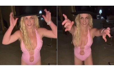 “Britney Spears vive in mezzo alla cacca dei suoi cani, la casa è un disastro, non si comporta come un’adulta”: gli amici lanciano l’allarme