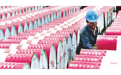 Bruciare il futuro: come le politiche di Trump su carbone e petrolio faranno aumentare assicurazioni e rischi