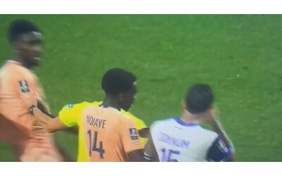 Bufera in Francia per il gesto razzista di Donnum durante una lite con Ebonog. “Ciò che si è lasciato passare è gravissimo”