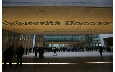 Buone feste diventa Season s greetings Che bisogno c di questa scristianizzazione dell universit