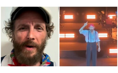 “C’era un sudamericano, era un prete della periferia, diceva che tutto nasce per fiorire, in un’eterna primavera”: Jovanotti ricorda Papa Francesco durante il live di Roma