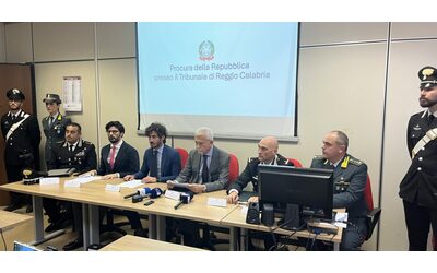 Calcioscommesse, arbitri corrotti: rigori inesistenti e rossi per falsare i risultati. Tra i 5 arrestati anche un direttore di gara