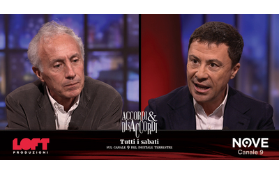 Caos treni, la curiosa teoria di Bocchino: “Rete complicata perché l’Italia è stretta e lunga. Non è colpa di Salvini”. E Travaglio risponde così