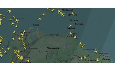 Caracas sotto attacco lo spazio aereo venezuelano completamente deserto durante gli attacchi statunitensi