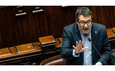 Carburante aerei, Salvini rassicura: “Ora non c’è emergenza”. Ma precisa: “Nostri aeroporti hanno riserve fino a maggio”