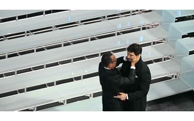 Carlo Conti spiazza tutti e passa il testimone a Stefano De Martino come prossimo conduttore di Sanremo Ti meriti questo e il percorso che stai facendo