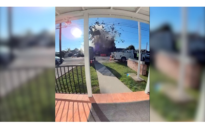 Casa salta in aria improvvisamente e viene distrutta la telecamera del campanello del vicino cattura il momento dell esplosione Video