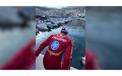 Charles Leclerc sfata il tabù di Montecarlo: il tuffo in mare per festeggiare la vittoria – Video