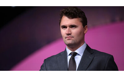 Charlie Kirk, chi era l’attivista di destra assassinato: 31 anni, amico di Trump e leader dei giovani Maga