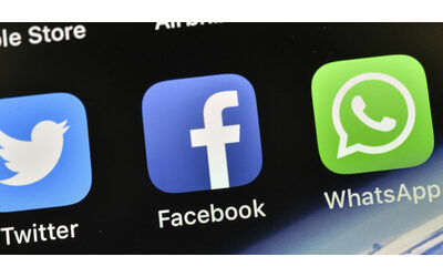 Chat control, l’algoritmo che scansiona i messaggi dei cittadini: l’Ue rilancia la proposta su input della Danimarca