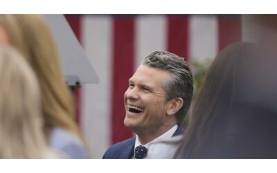 Chat-gate, il Pentagono avvia indagine interna su Hegseth per la condivisione di piani militari via Signal