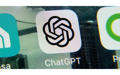 ChatGPT in down: migliaia di utenti segnalano il malfunzionamento del servizio di intelligenza artificiale. L’azienda OpenAI: “Problema risolto”