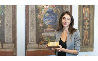 Chi è Cecilia Sala, la giornalista arrestata in Iran. Da Servizio Pubblico con Santoro ai podcast, sempre con l’attenzione agli Esteri
