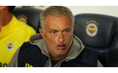 Clamoroso Fenerbahce: esonerato José Mourinho. “Gli auguriamo il meglio”