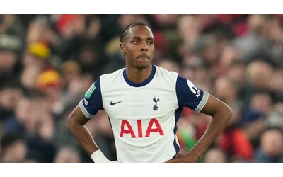“Codardi, vi nascondete dietro falsi nomi”: il comunicato del Tottenham dopo gli insulti...