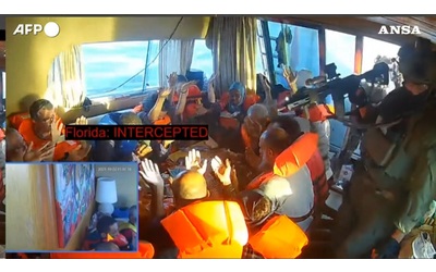 Coi mitra puntati contro gli attivisti: così l’esercito israeliano ha abbordato le imbarcazioni della Flotilla – Video