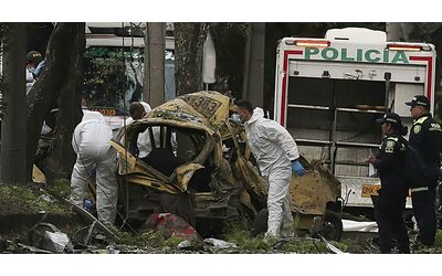 Colombia, la guerriglia all’attacco dello Stato: tre attentati in poche ore fanno 18 morti. Opposizioni contro il presidente