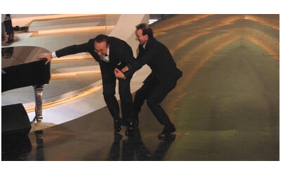 “Con lui e grazie a lui momenti di spettacolo televisivo prodigiosi”: l’addio di Roberto Benigni a Pippo Baudo